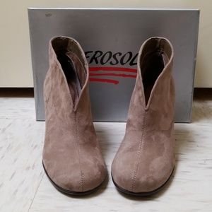 🚫SOLD🚫 EUC Aerosoles soft faux suede booties